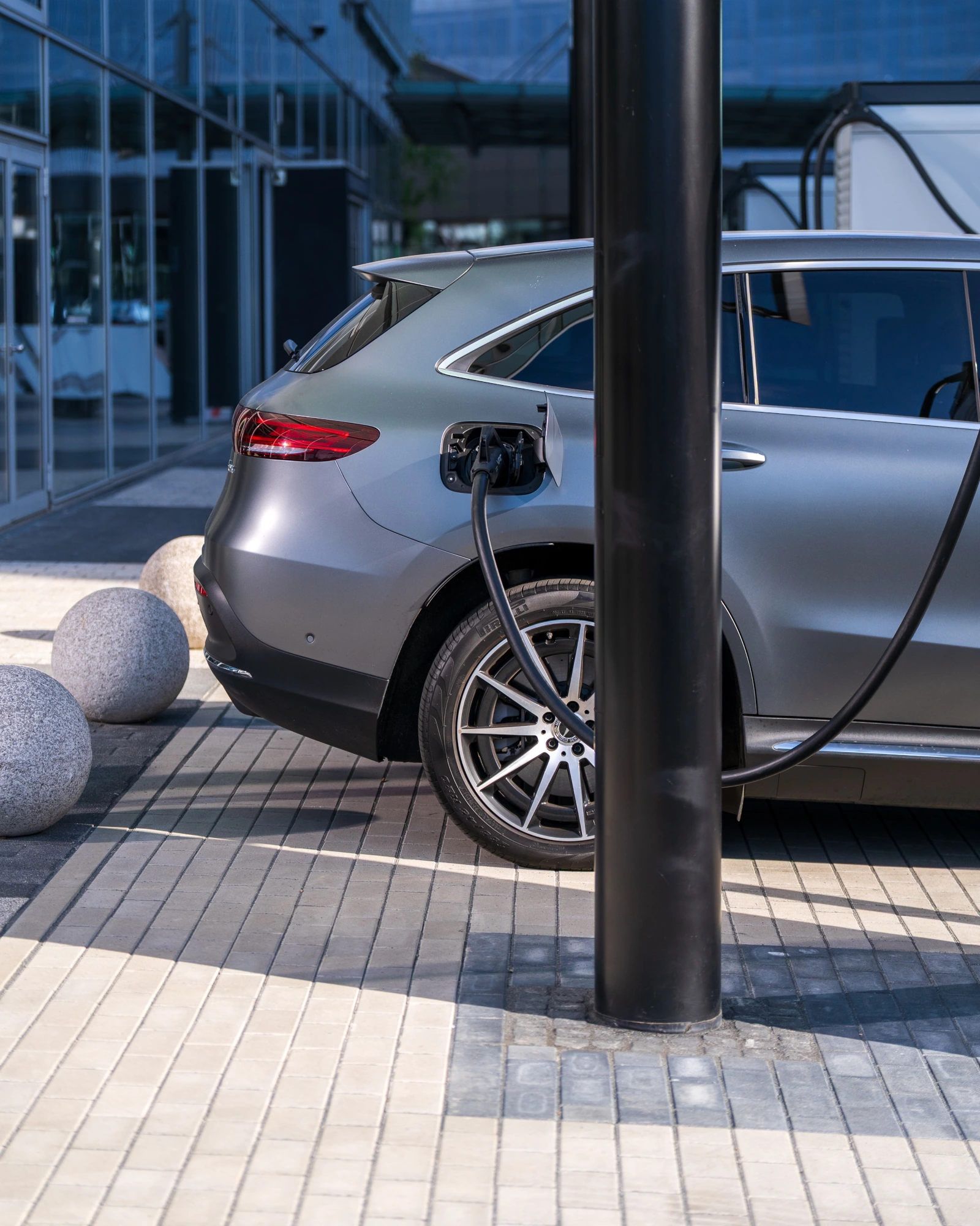 Eletroposto para carregamento de veículos elétricos